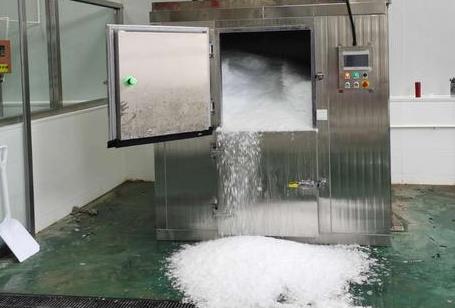 片冰機(jī)怎么解決黏冰結(jié)塊