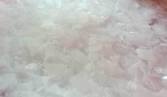 如果出現(xiàn)冰塊粘連，可能是因?yàn)橹票^程中水溫控制不當(dāng)