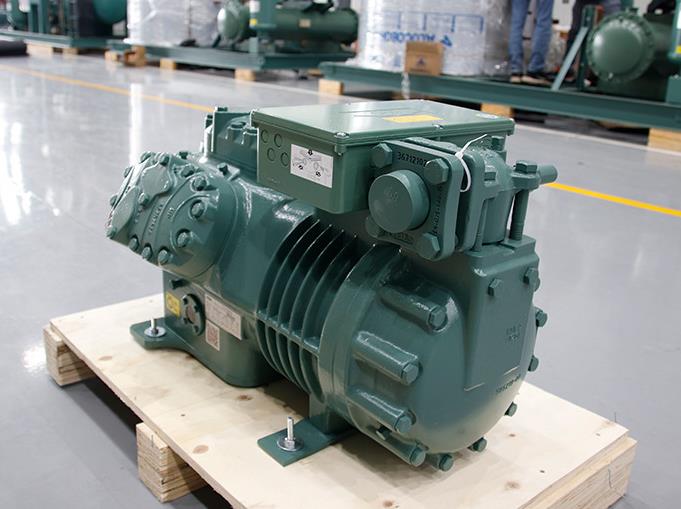 在選擇制冰機時，投資者應(yīng)關(guān)注壓縮機的質(zhì)量