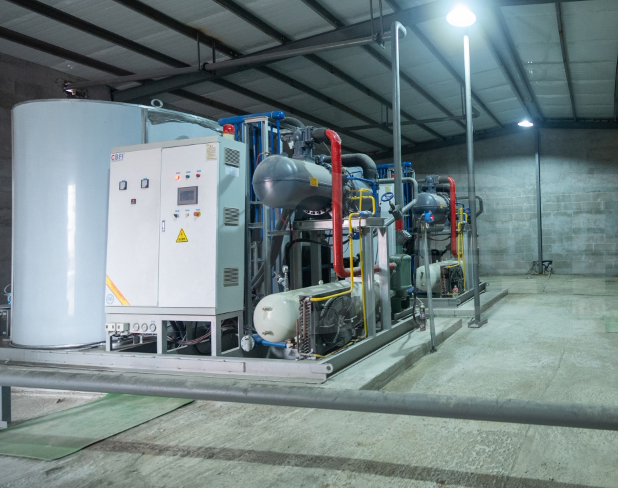 日產(chǎn)50噸的大型蒸發(fā)冷式塊冰機(jī)，價(jià)格會(huì)是幾十萬(wàn)到上百萬(wàn)元以上